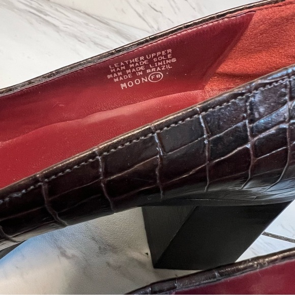 3/$60 Bandolino Moon Croc Square Toe Leather Chocolate Pump Heel SZ 6.5 - Picture 6 of 6